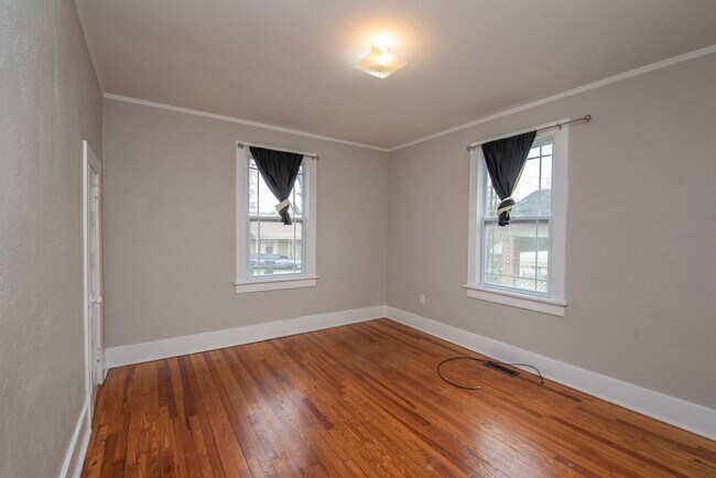 Building Photo - $300 off 2nd month's rent!! Spacious 2 Bed...
