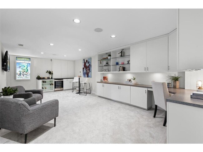 Building Photo - 1345 Fairlawn Way