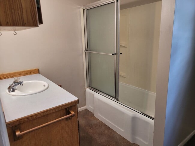 Building Photo - Great 3 bedroom, 2 bath home