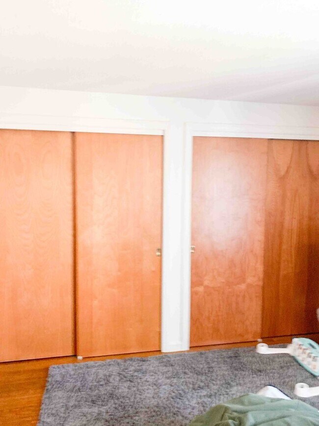 Building Photo - 2 Bed / 1 Bath Apartment – Webster Court, Amherst Available 6/8