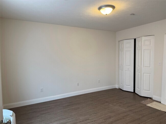 Building Photo - 5187 Westgate Dr