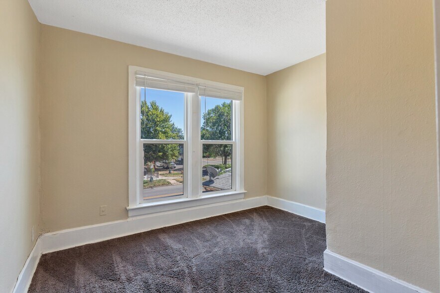 Bedroom - 2707 N Downing St
