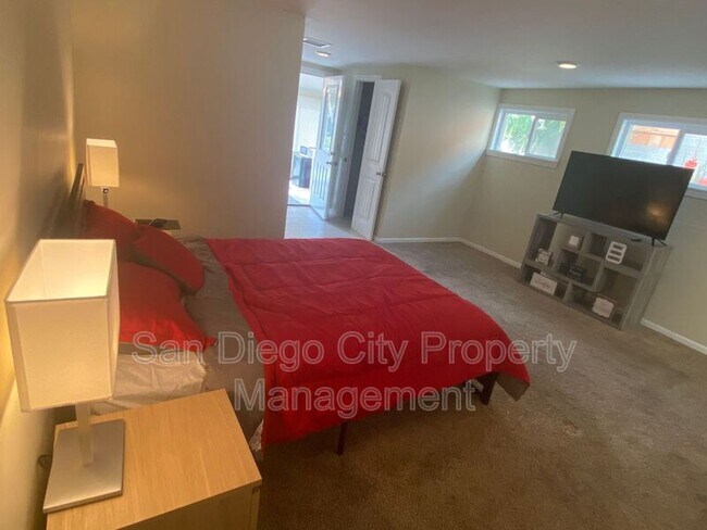 Building Photo - 5442 San Onofre Terrace