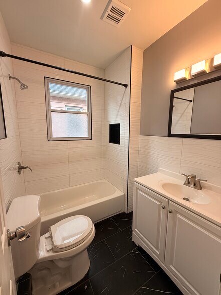 Building Photo - 1008 Boudinot Pl