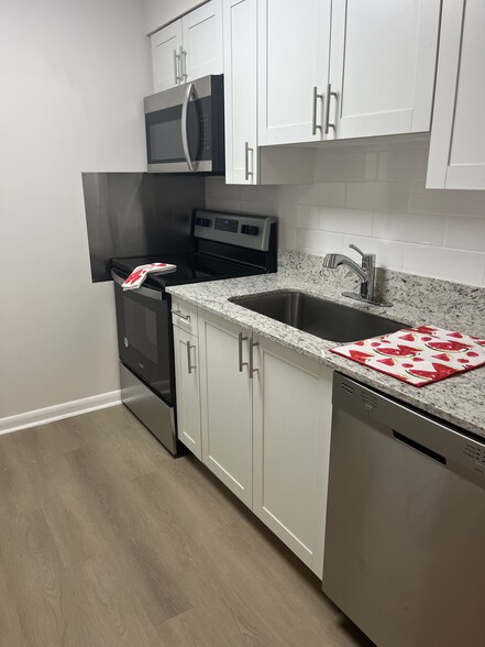 Renovated kitchen - Residences at Port Royal