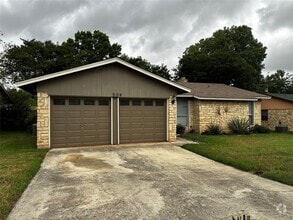 Building Photo - 504 Suzzane Rd