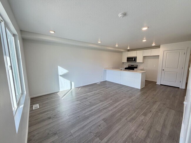 Building Photo - 3698 E 1520 S