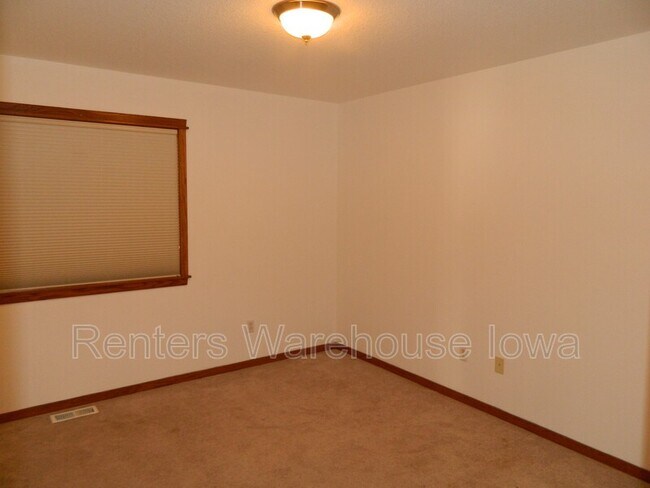 Building Photo - 809 SE 12th St