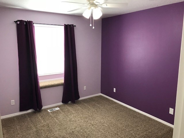 Building Photo - Beautiful home in Clinton with sport pad and playground