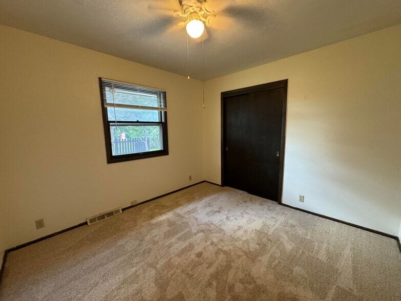 Building Photo - 2330 S Brookside Pkwy
