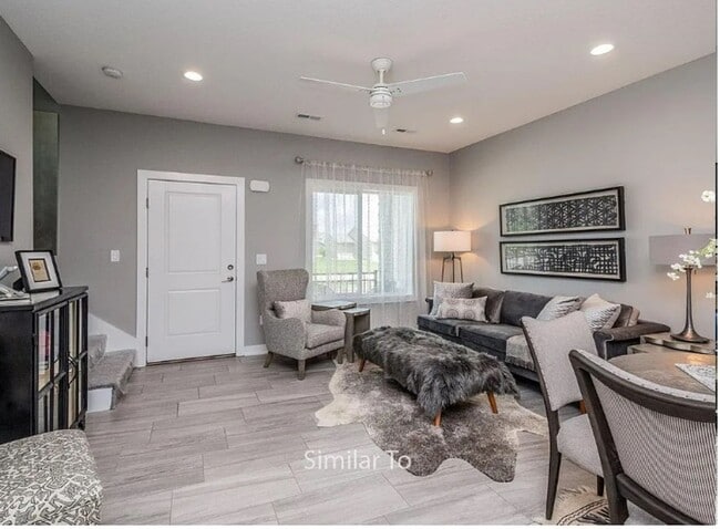 Building Photo - Gorgeous 3BR 2.5ba Townhome, available NOW!