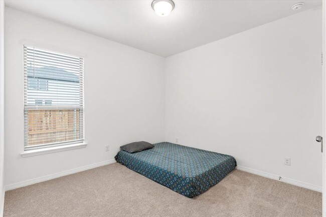 Building Photo - 216 Hollister Dr