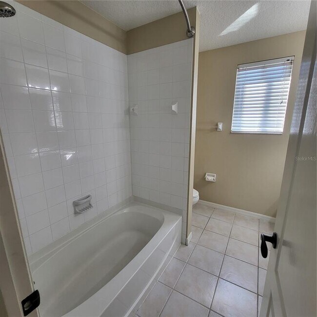 Building Photo - 25903 Bloomsbury Ct