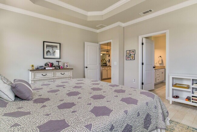 Building Photo - Bright, Beautiful Home in the Highly Desirable Sunrise Gated Community!