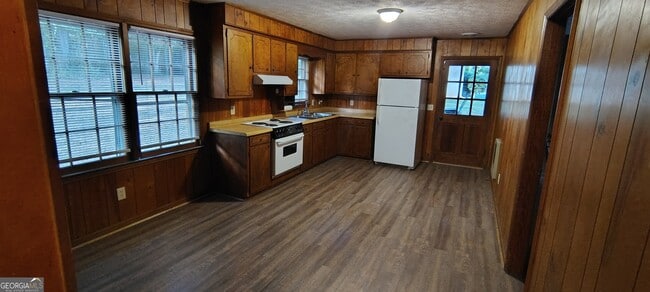 Building Photo - 583 Danielsville St