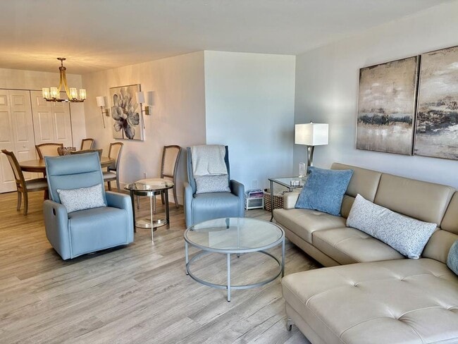 Building Photo - 380 Seaview Ct