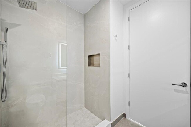 Building Photo - 220 Lake Shore Dr