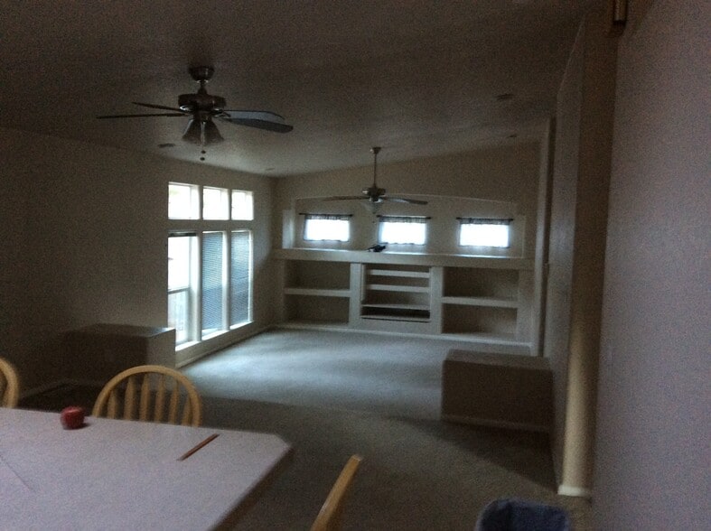 living room off kitchen - 4363 E Wintergreen Rd