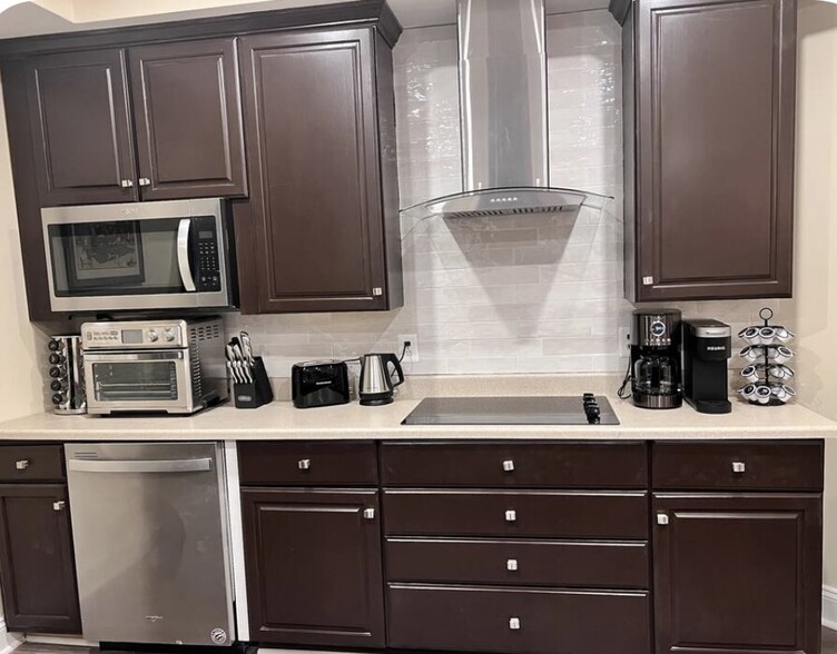 Kitchen - 19810 Silcott Springs Rd