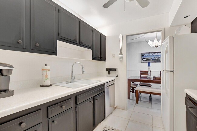 Building Photo - 2121 N Ocean Blvd