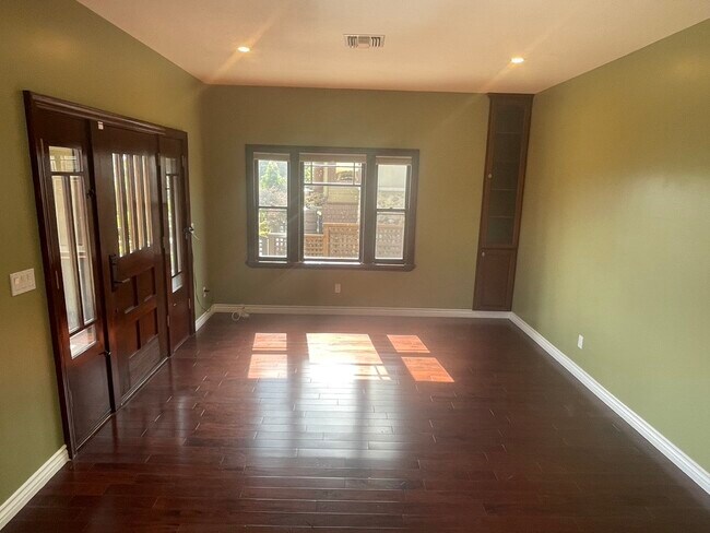 Building Photo - 3026 Olive St