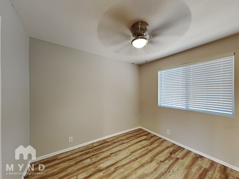 Building Photo - 2217 N 87th Dr