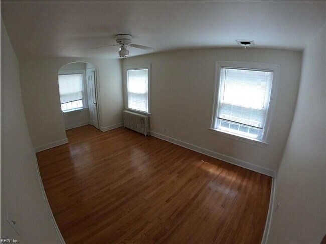 Building Photo - 1600 Cedar Ln