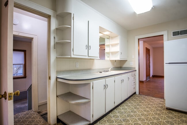 Building Photo - 610 Russell St