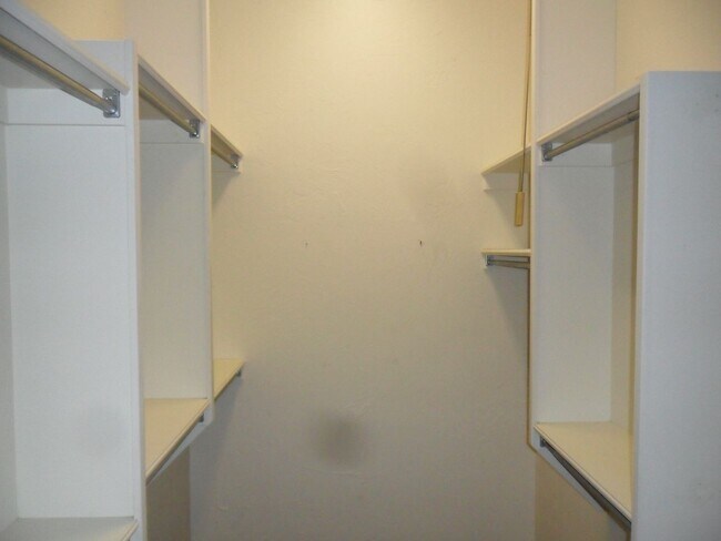 Building Photo - Classic Brookhaven Square Home - Quality T...