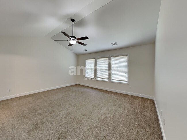 Building Photo - 6260 Cove Creek Dr