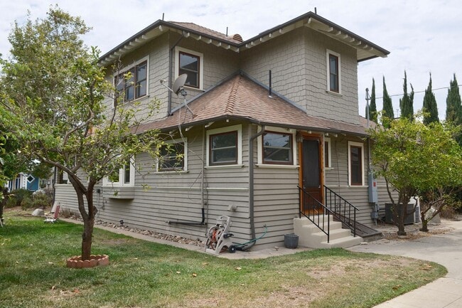 Building Photo - 6433 Crescent St