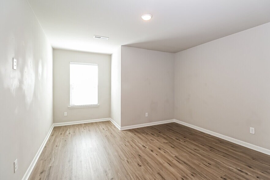 Building Photo - 1325 State Rd 2842