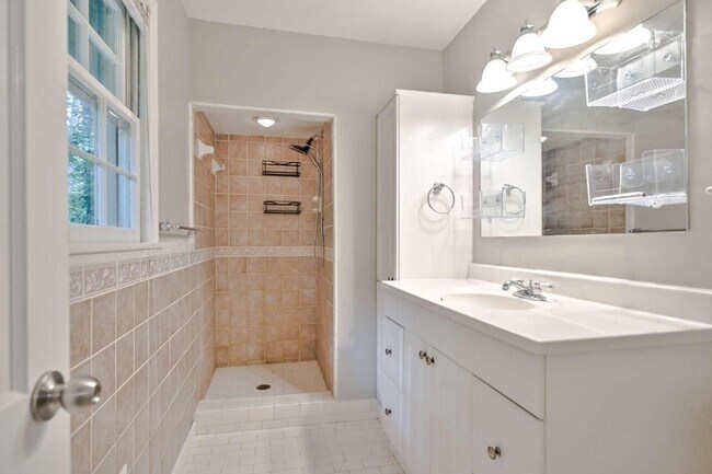 Building Photo - 4377 Vintage Ln