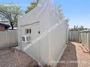 Building Photo - 713 N Erin Ave