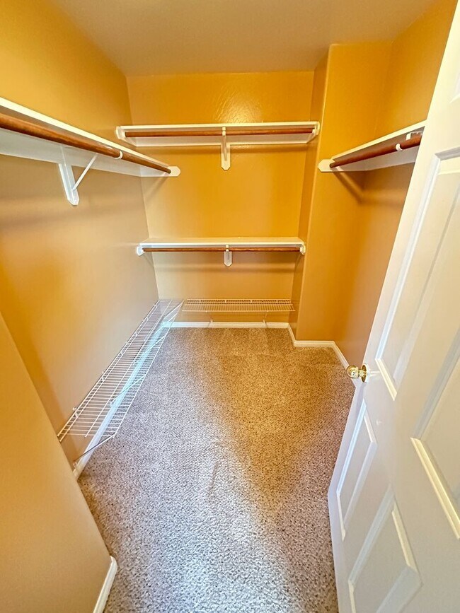 Building Photo - Charming 4-Bedroom, 3-Bathroom Home in Silver Creek