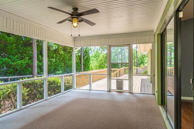 Building Photo - 4 Harness Pl