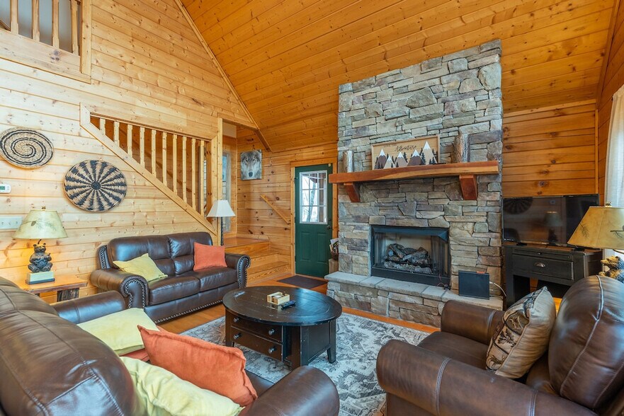 Building Photo - 70 Summit Way