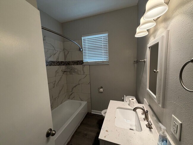 Building Photo - 3642 Fairmont Dr