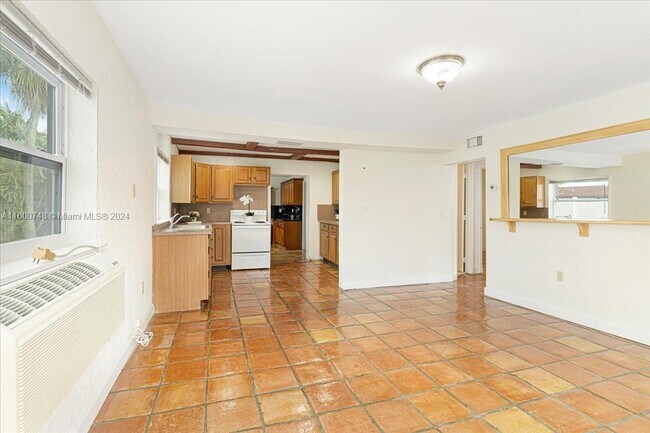 Building Photo - 4421 SW 73rd Terrace