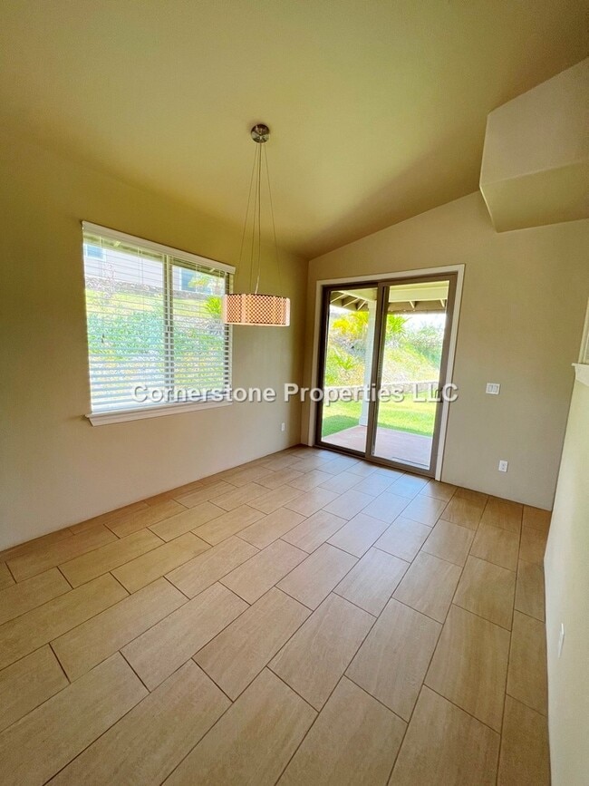 Building Photo - 92-637-637 Welo St