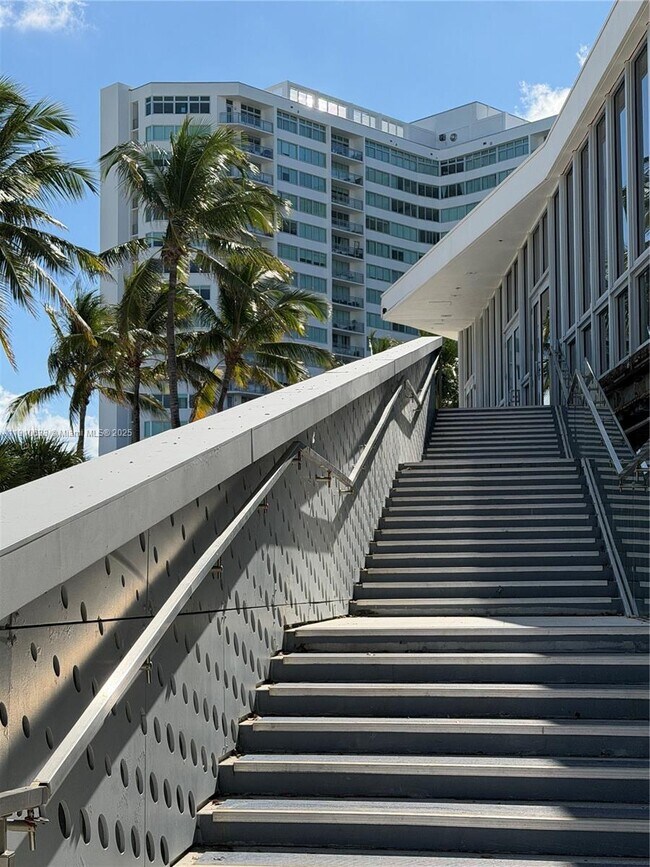 Building Photo - 7330 Ocean Terrace