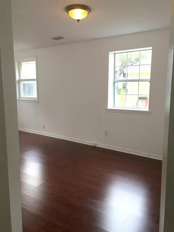 Building Photo - 104 Kings Ferry Way