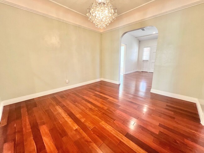 Building Photo - Charming Bixby Knolls Corner Home with Yard, Cabana, & A/C