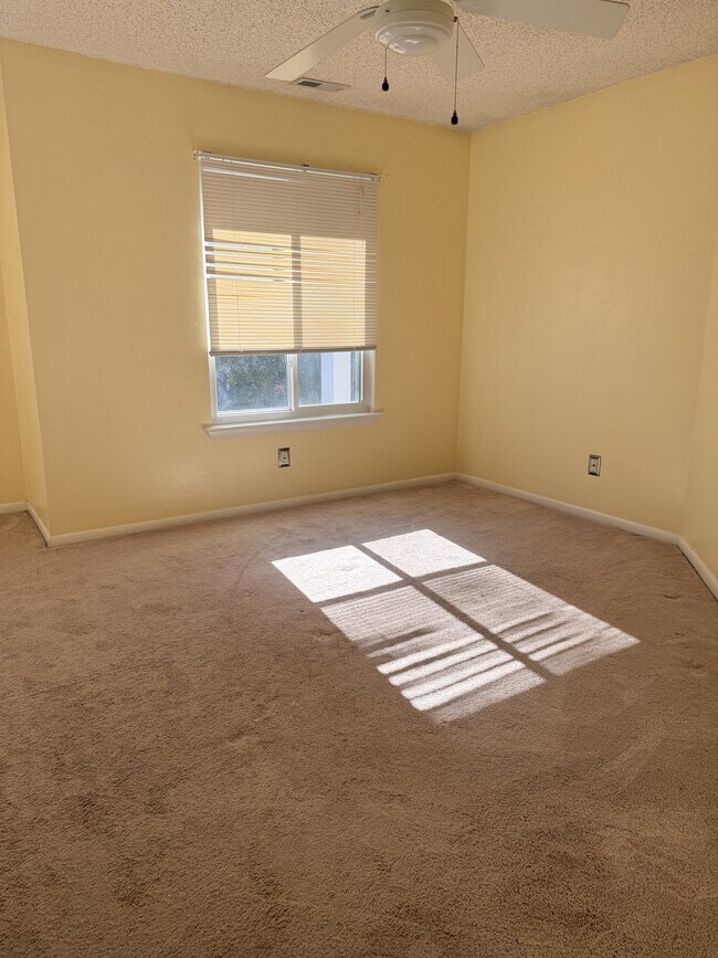 Building Photo - 2526 Cove Point Pl