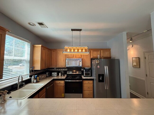 Building Photo - 3340 Billings St