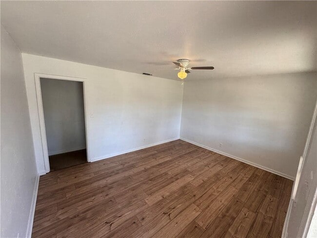 Building Photo - 2541 Medford Pl