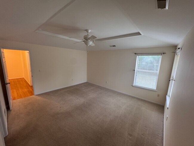 Building Photo - 2120 Limerick Ln