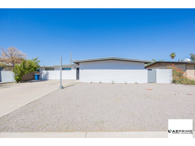 Building Photo - $1750 OFF FIRST MONTH'S RENT MOVE IN SPECI...