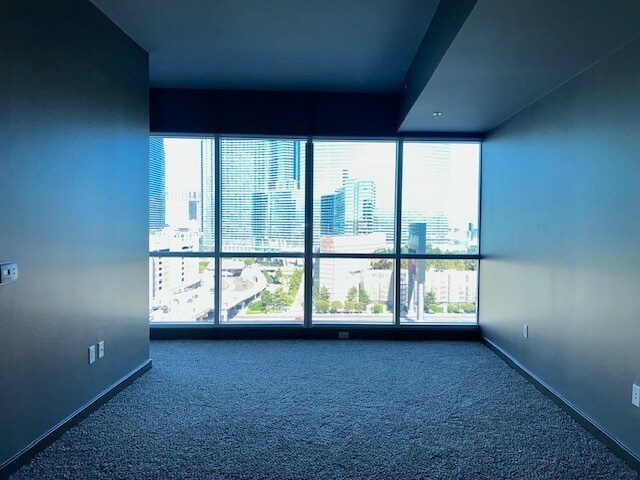 Building Photo - 4525 Dean Martin Dr