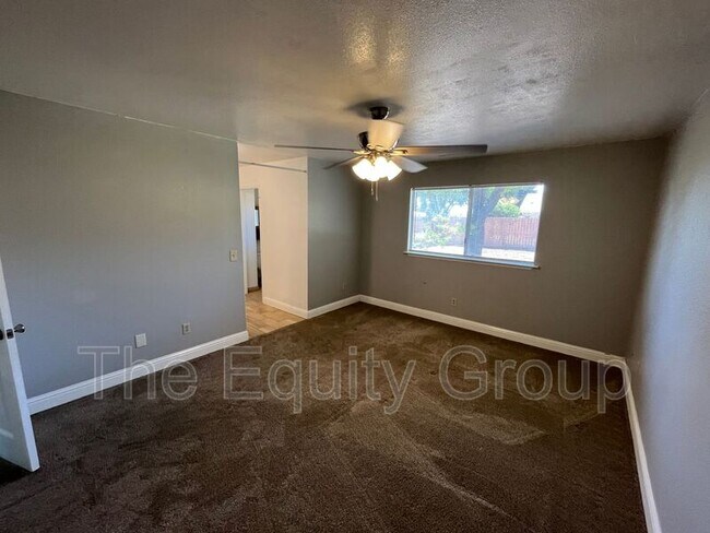 Building Photo - 4907 W Howard Ave